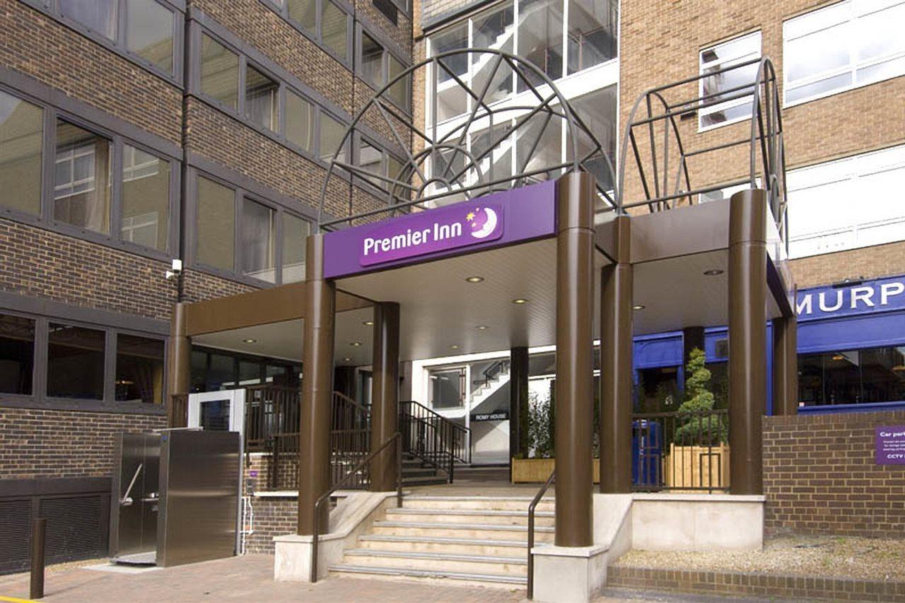 Premier Inn Брентвуд Экстерьер фото