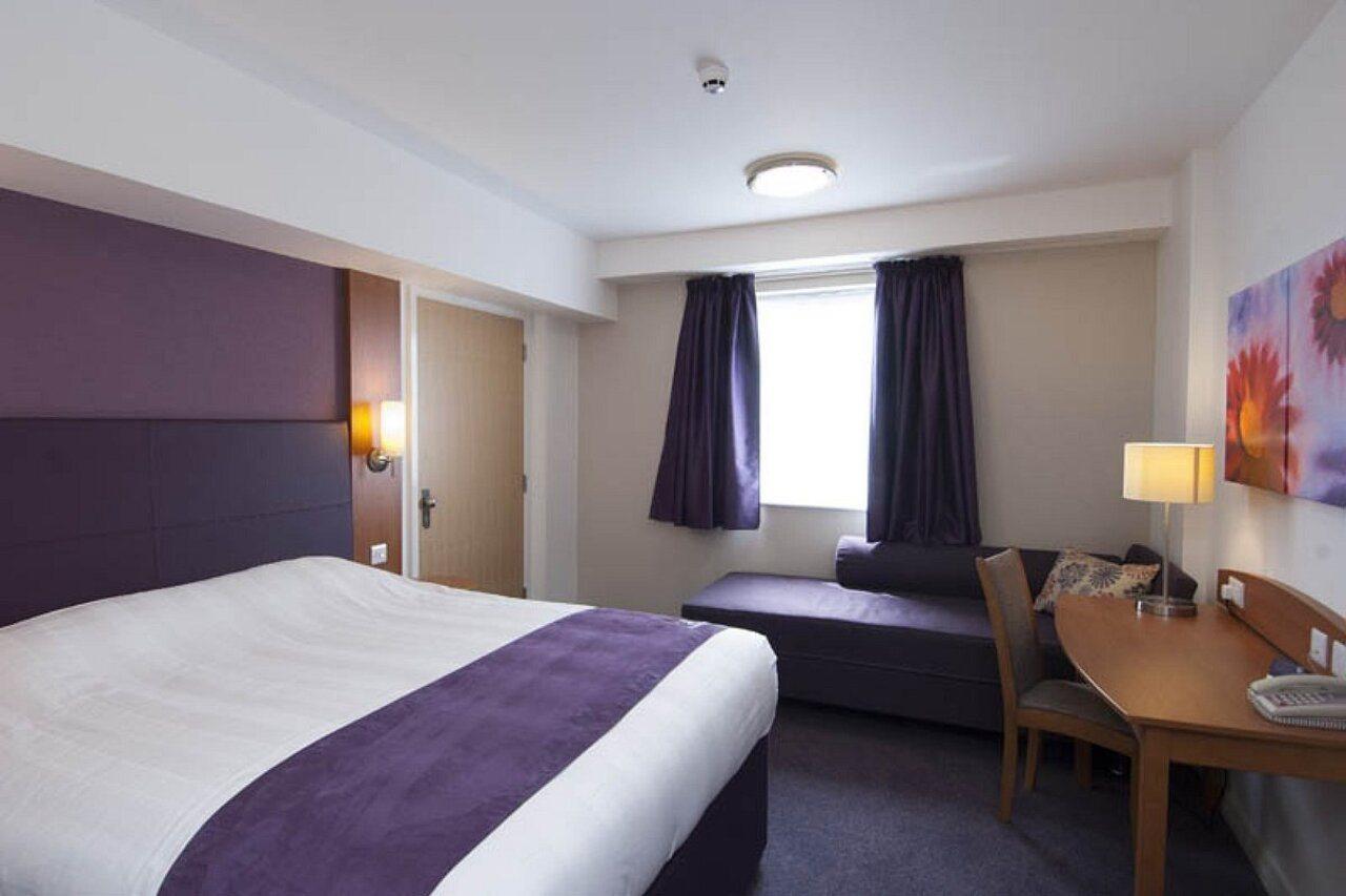 Premier Inn Брентвуд Экстерьер фото
