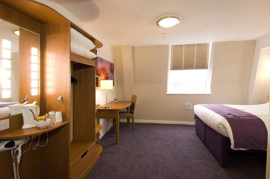 Premier Inn Брентвуд Экстерьер фото