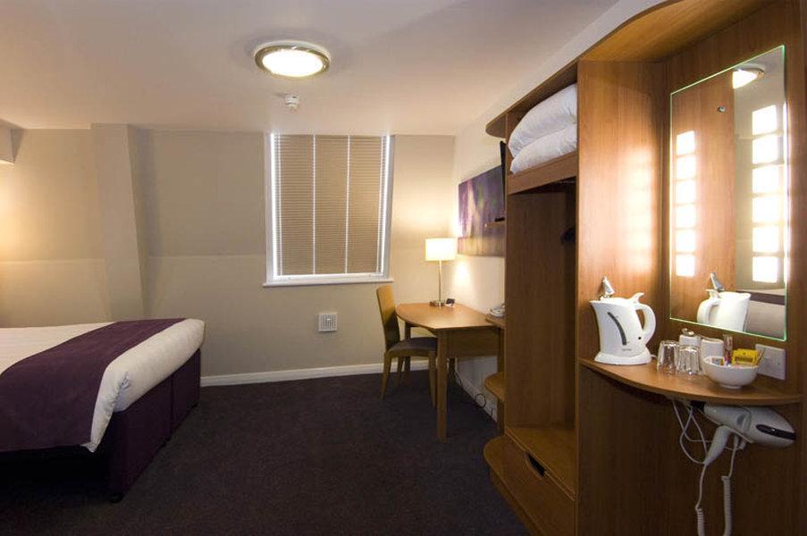 Premier Inn Брентвуд Экстерьер фото