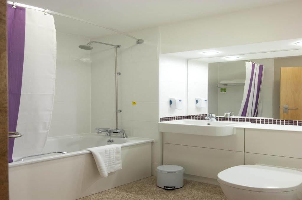 Premier Inn Брентвуд Экстерьер фото