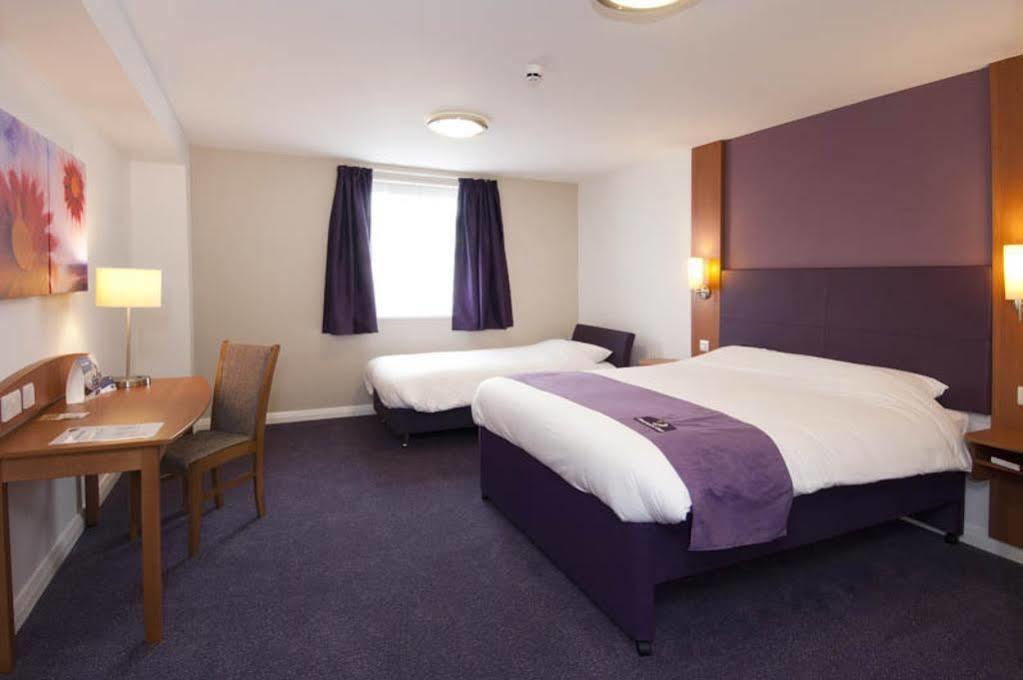 Premier Inn Брентвуд Экстерьер фото