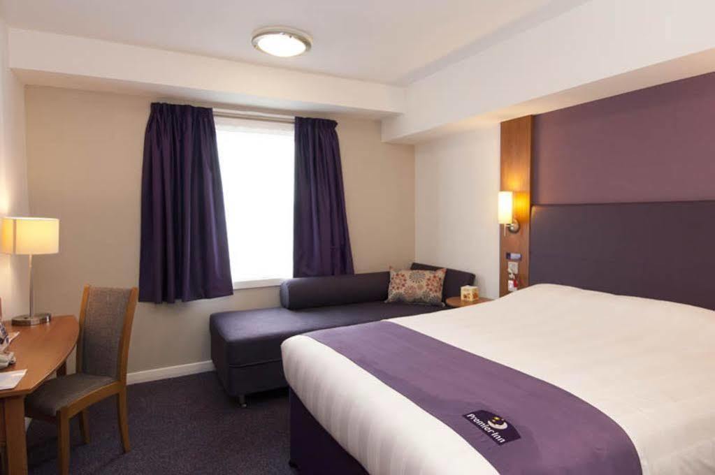 Premier Inn Брентвуд Экстерьер фото