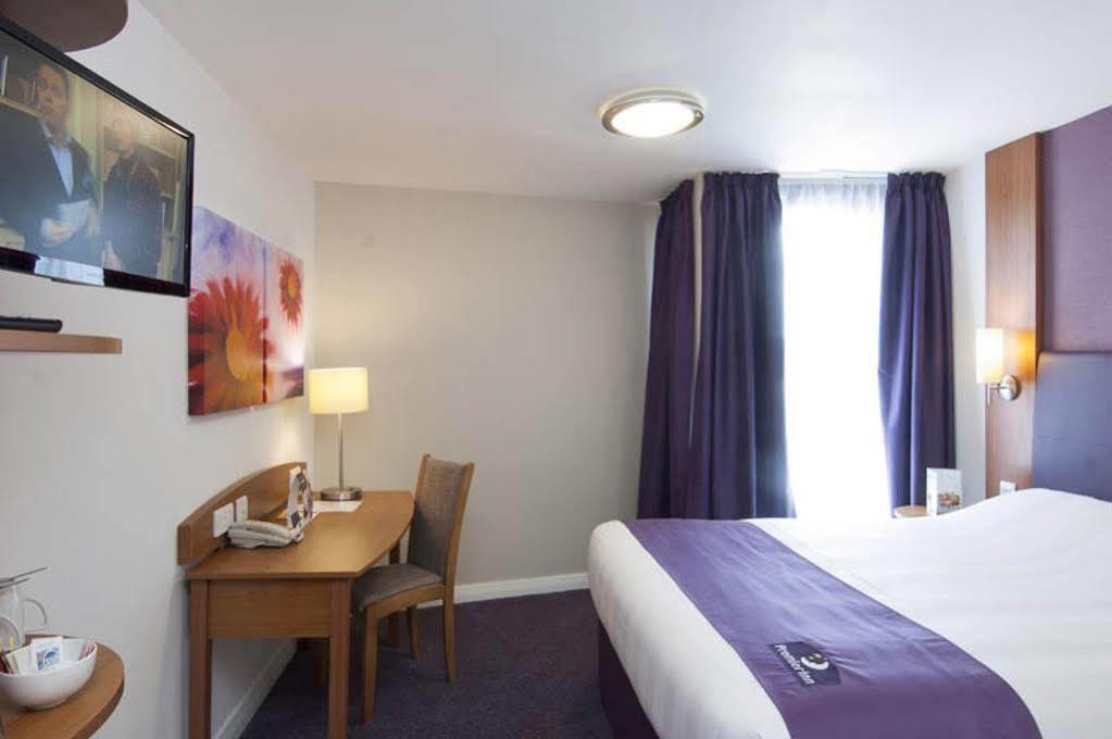 Premier Inn Брентвуд Экстерьер фото