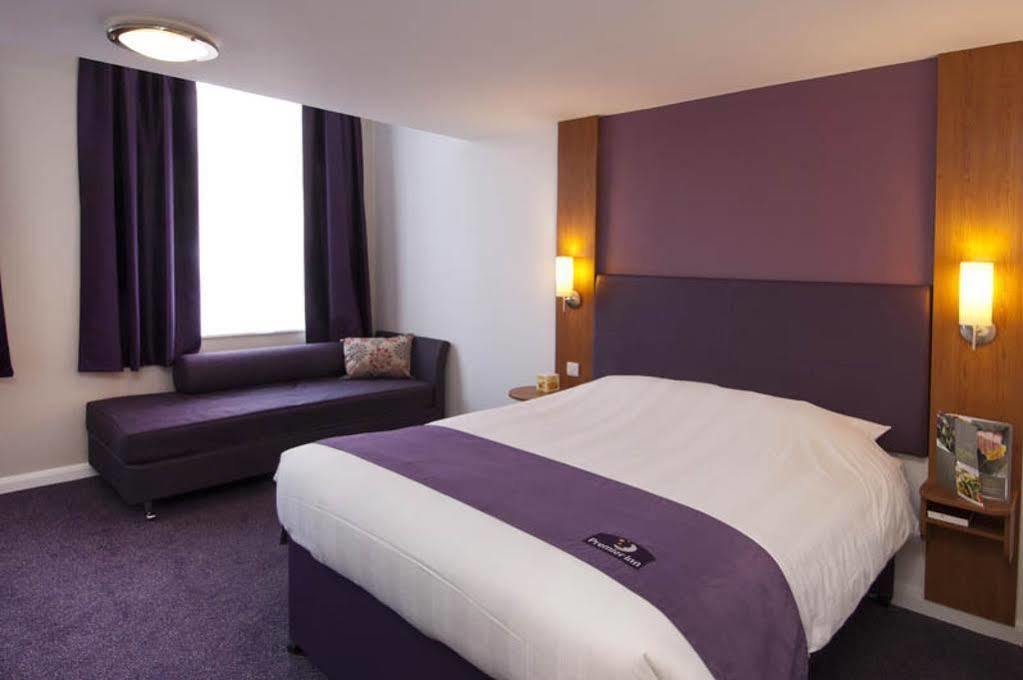 Premier Inn Брентвуд Экстерьер фото