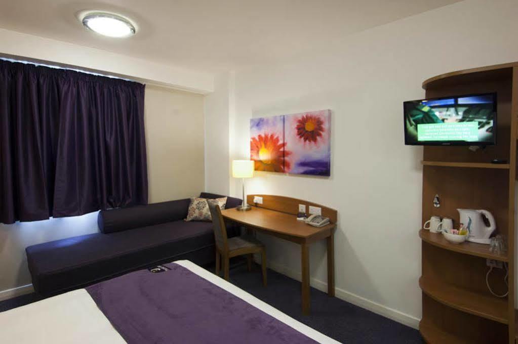 Premier Inn Брентвуд Экстерьер фото